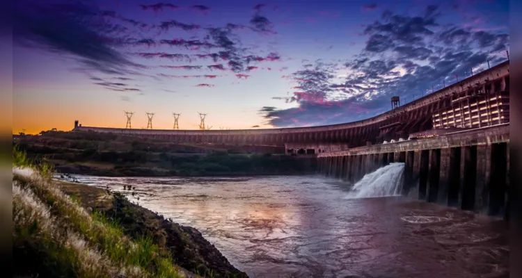 Itaipu celebra 50 anos; veja imagens da construção da usina