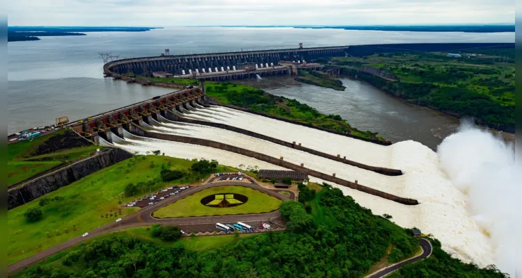 Itaipu celebra 50 anos; veja imagens da construção da usina