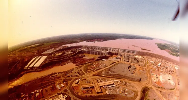 Itaipu celebra 50 anos; veja imagens da construção da usina
