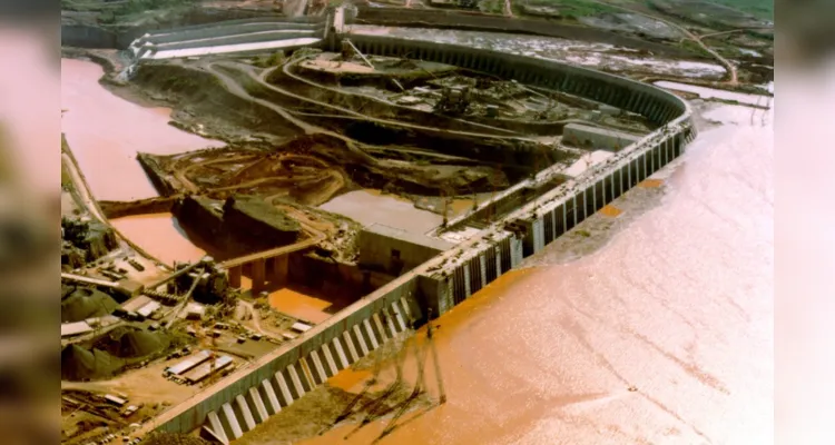 Itaipu celebra 50 anos; veja imagens da construção da usina