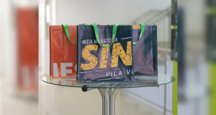 Lonas são utilizadas na fabricação de sacolas