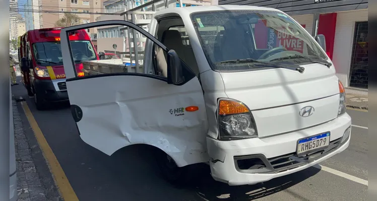 Colisão entre carro e caminhão mobiliza Siate no Centro de PG