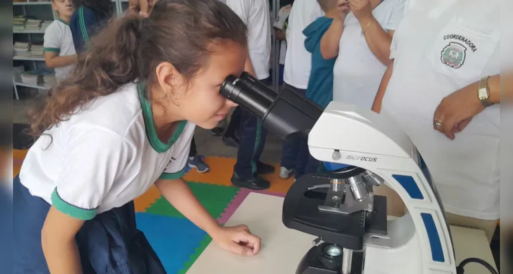 Alunos puderam investigar mais sobre a doença de várias maneiras, unindo teoria e prática.