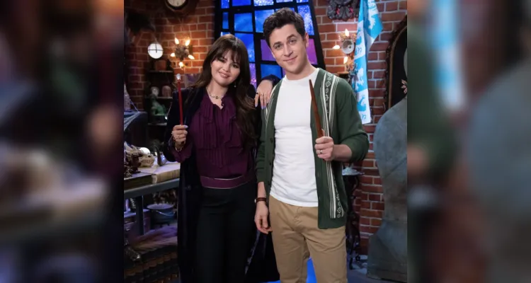 A nova série será protagonizada por Henrie, intérprete de Justin Russo na atração original.