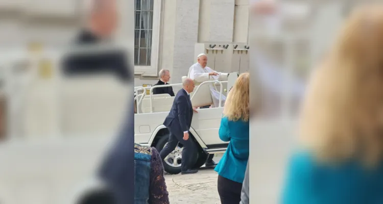 Casal de PG recebe bênção matrimonial do Papa Francisco