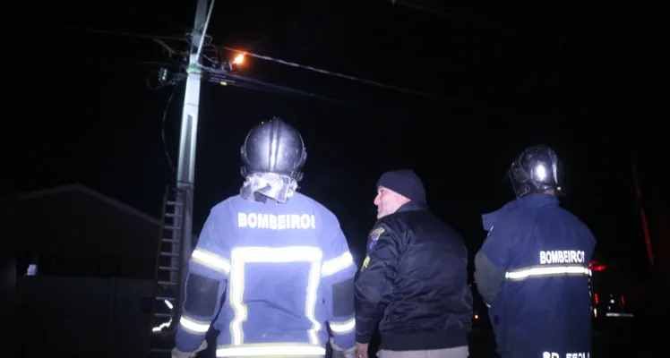 Corpo de Bombeiros é acionado para incêndio em fiação