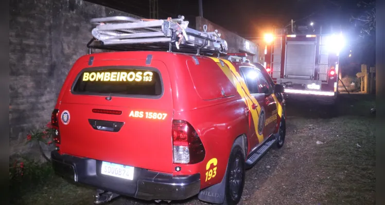 Corpo de Bombeiros foi acionado para conter as chamas