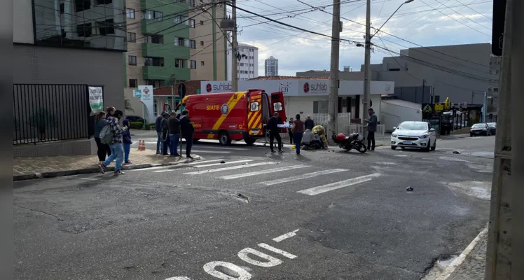 Carro e moto colidem na região central de PG na manhã deste sábado (29)