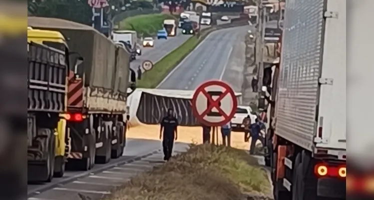 Tombamento aconteceu na manhã deste sábado (18)