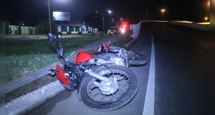 Acidente aconteceu na madrugada desta segunda-feira (20)