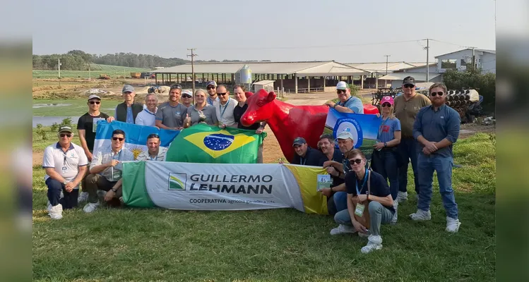 Missão está visitando fazendas leiteiras na região