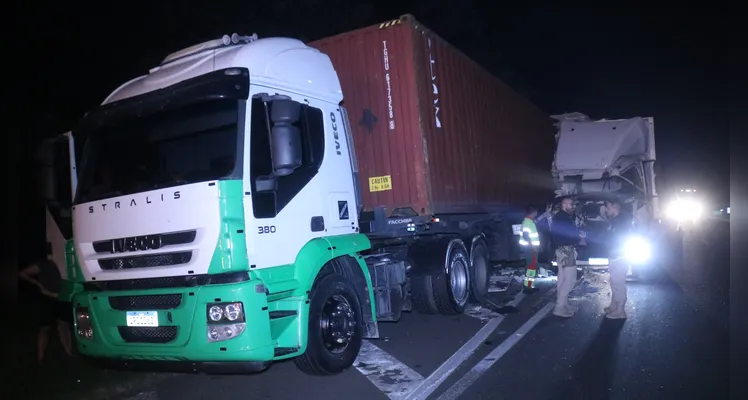 Acidente aconteceu na madrugada desta terça-feira (10)