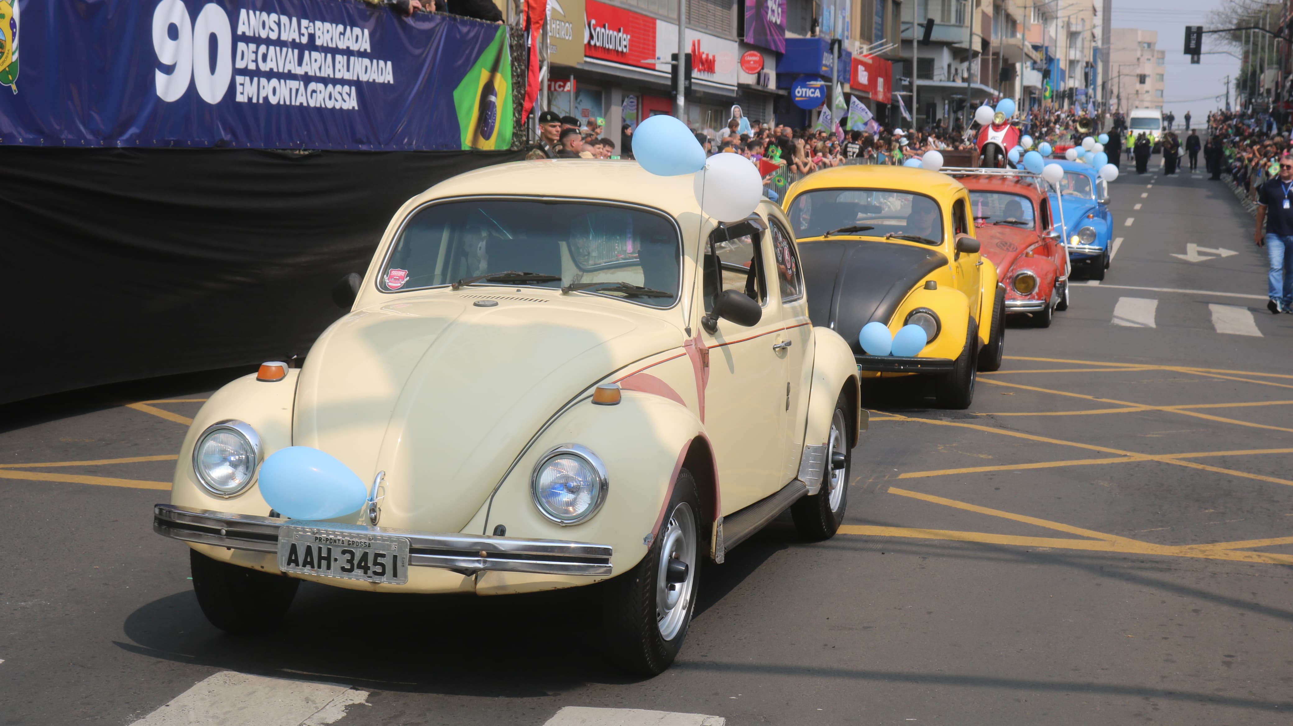 Desfile percorreu as principais ruas e avenidas de Ponta Grossa na manhã deste sábado (07)