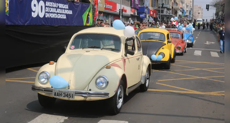 Desfile percorreu as principais ruas e avenidas de Ponta Grossa na manhã deste sábado (07)