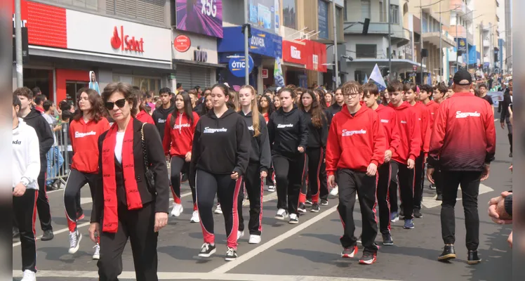 Desfile percorreu as principais ruas e avenidas de Ponta Grossa na manhã deste sábado (07)