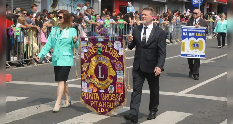 Desfile percorreu as principais ruas e avenidas de Ponta Grossa na manhã deste sábado (07)