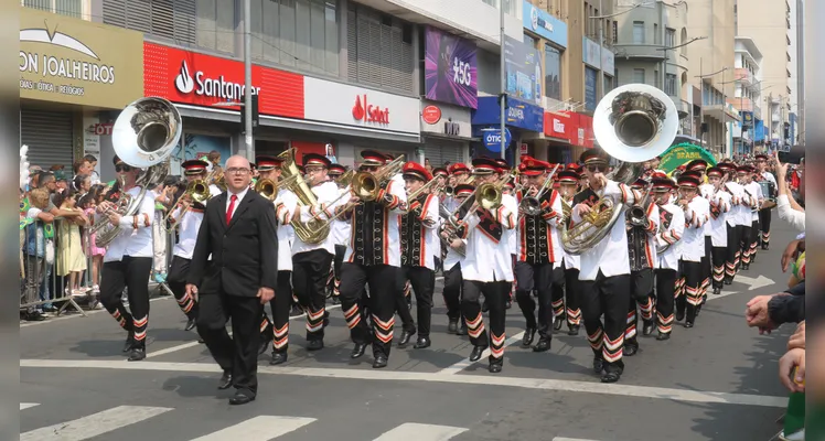 Desfile percorreu as principais ruas e avenidas de Ponta Grossa na manhã deste sábado (07)