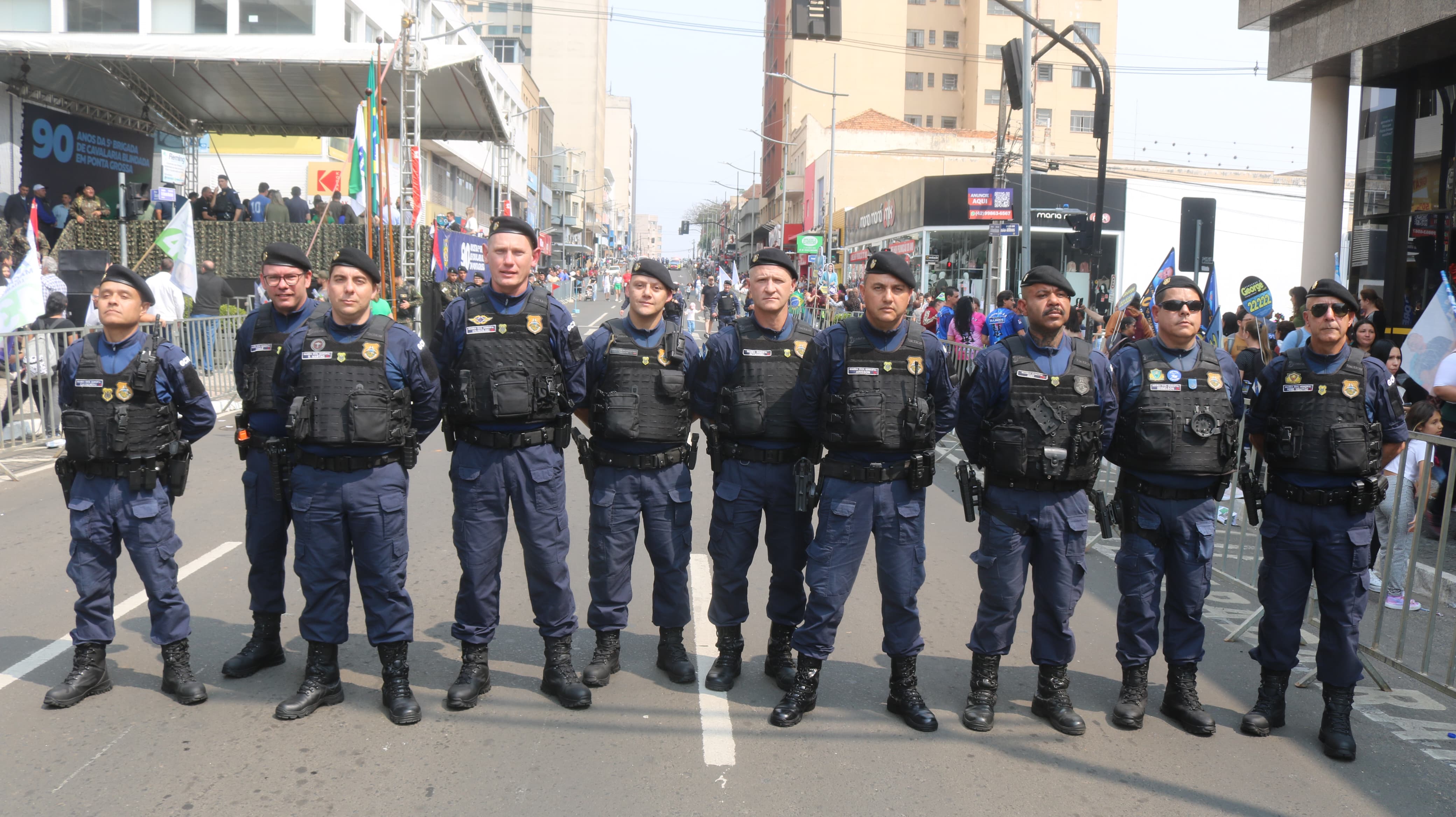 Desfile percorreu as principais ruas e avenidas de Ponta Grossa na manhã deste sábado (07)