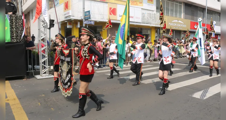 Desfile percorreu as principais ruas e avenidas de Ponta Grossa na manhã deste sábado (07)