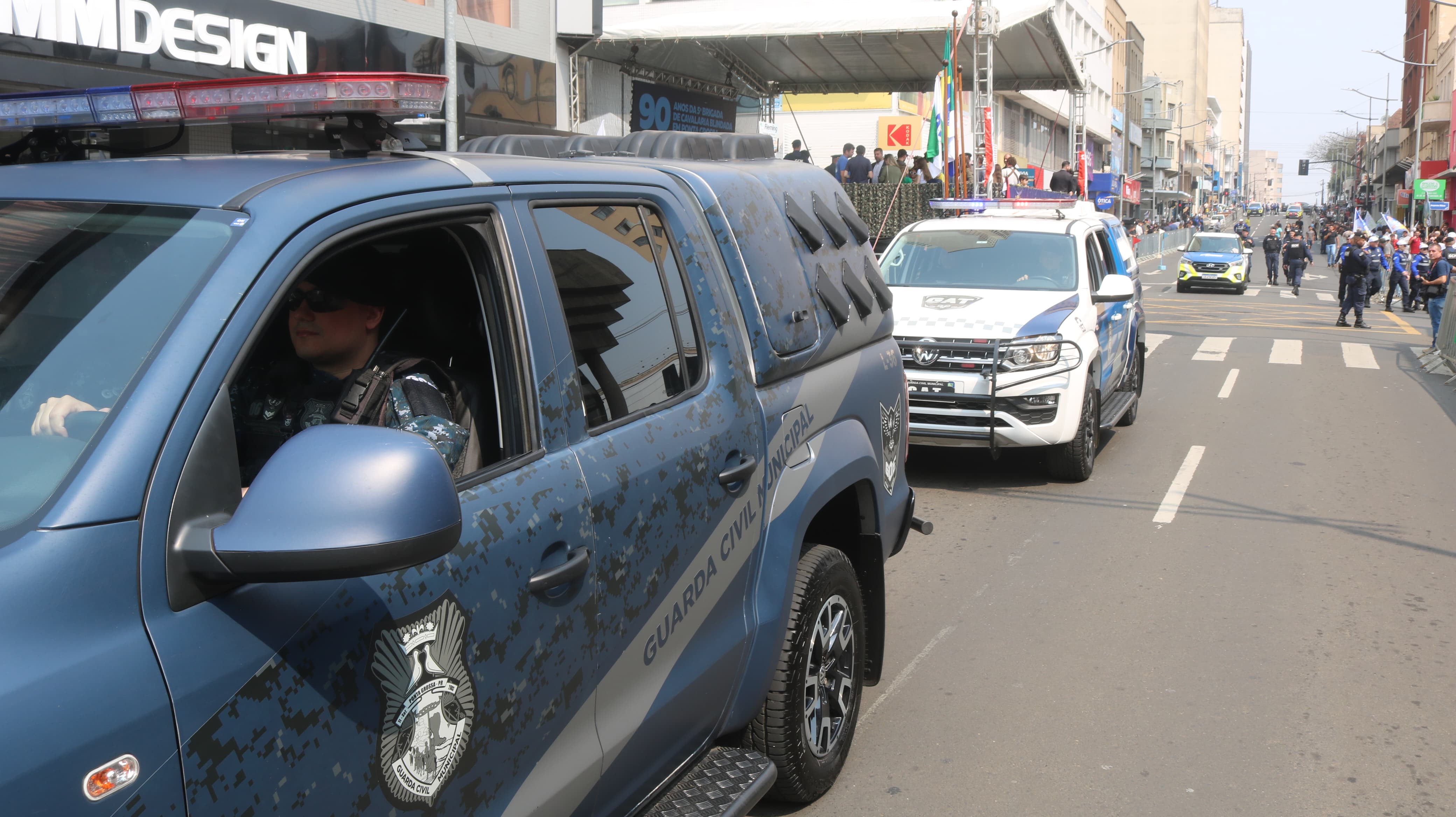 Desfile percorreu as principais ruas e avenidas de Ponta Grossa na manhã deste sábado (07)