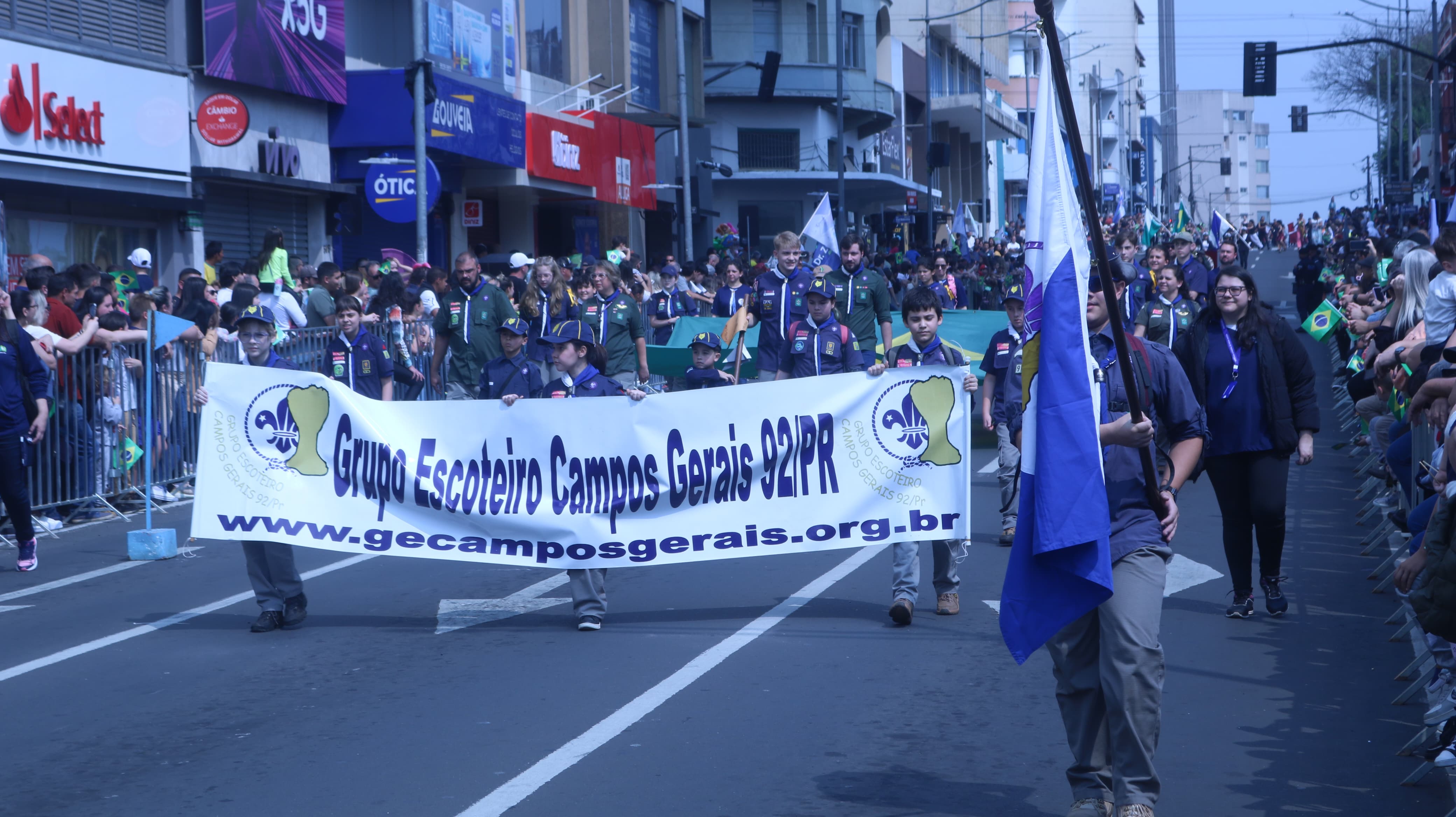 Desfile percorreu as principais ruas e avenidas de Ponta Grossa na manhã deste sábado (07)