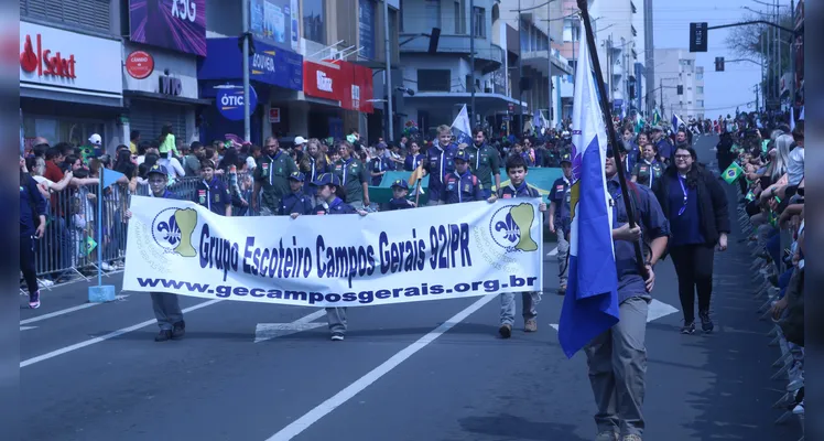 Desfile percorreu as principais ruas e avenidas de Ponta Grossa na manhã deste sábado (07)