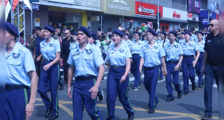 Desfile percorreu as principais ruas e avenidas de Ponta Grossa na manhã deste sábado (07)