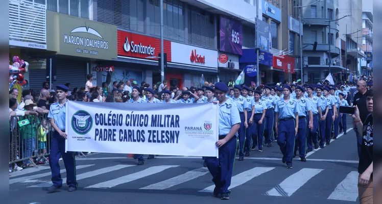 Desfile percorreu as principais ruas e avenidas de Ponta Grossa na manhã deste sábado (07)