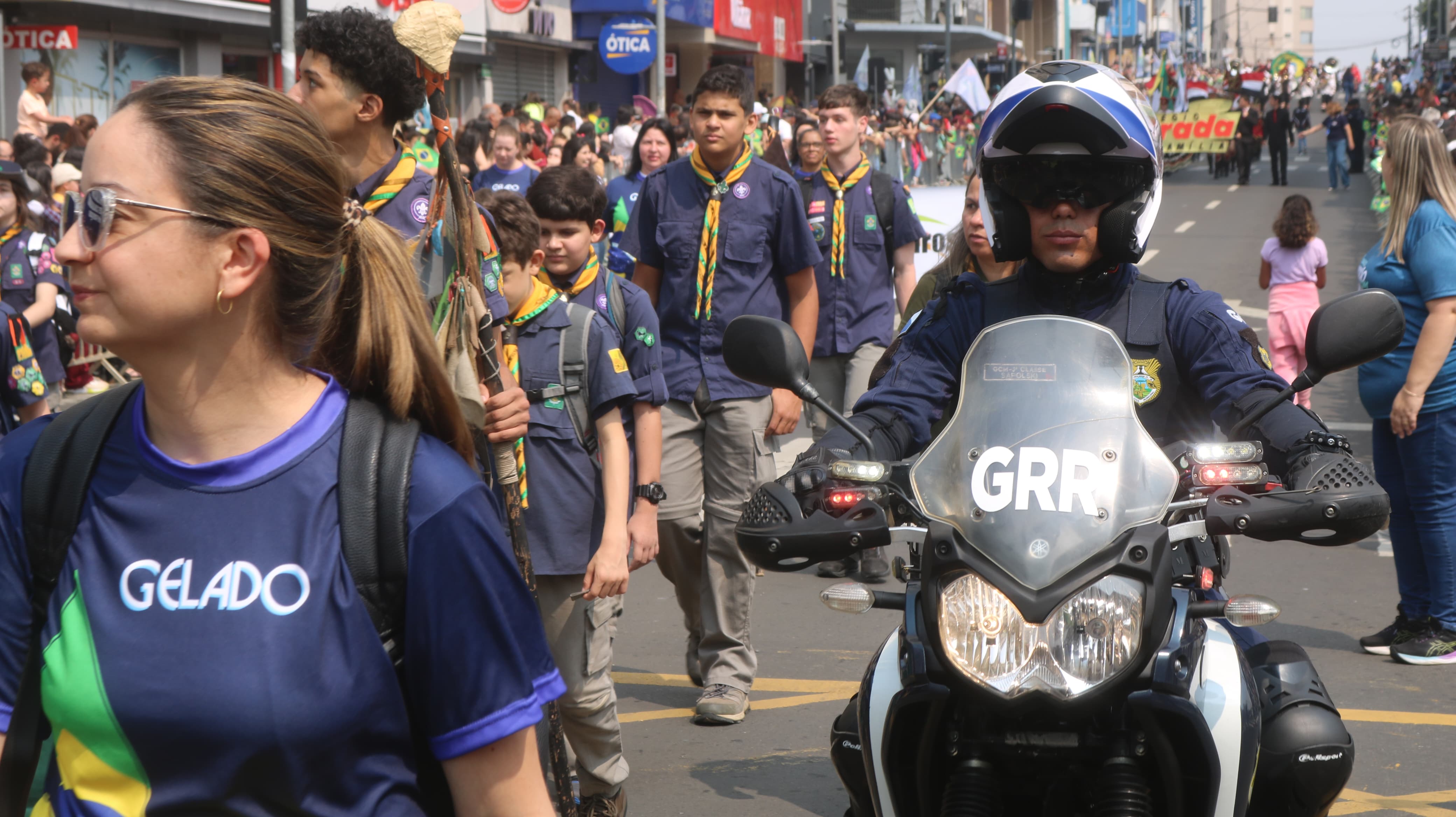 Desfile percorreu as principais ruas e avenidas de Ponta Grossa na manhã deste sábado (07)