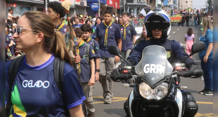 Desfile percorreu as principais ruas e avenidas de Ponta Grossa na manhã deste sábado (07)