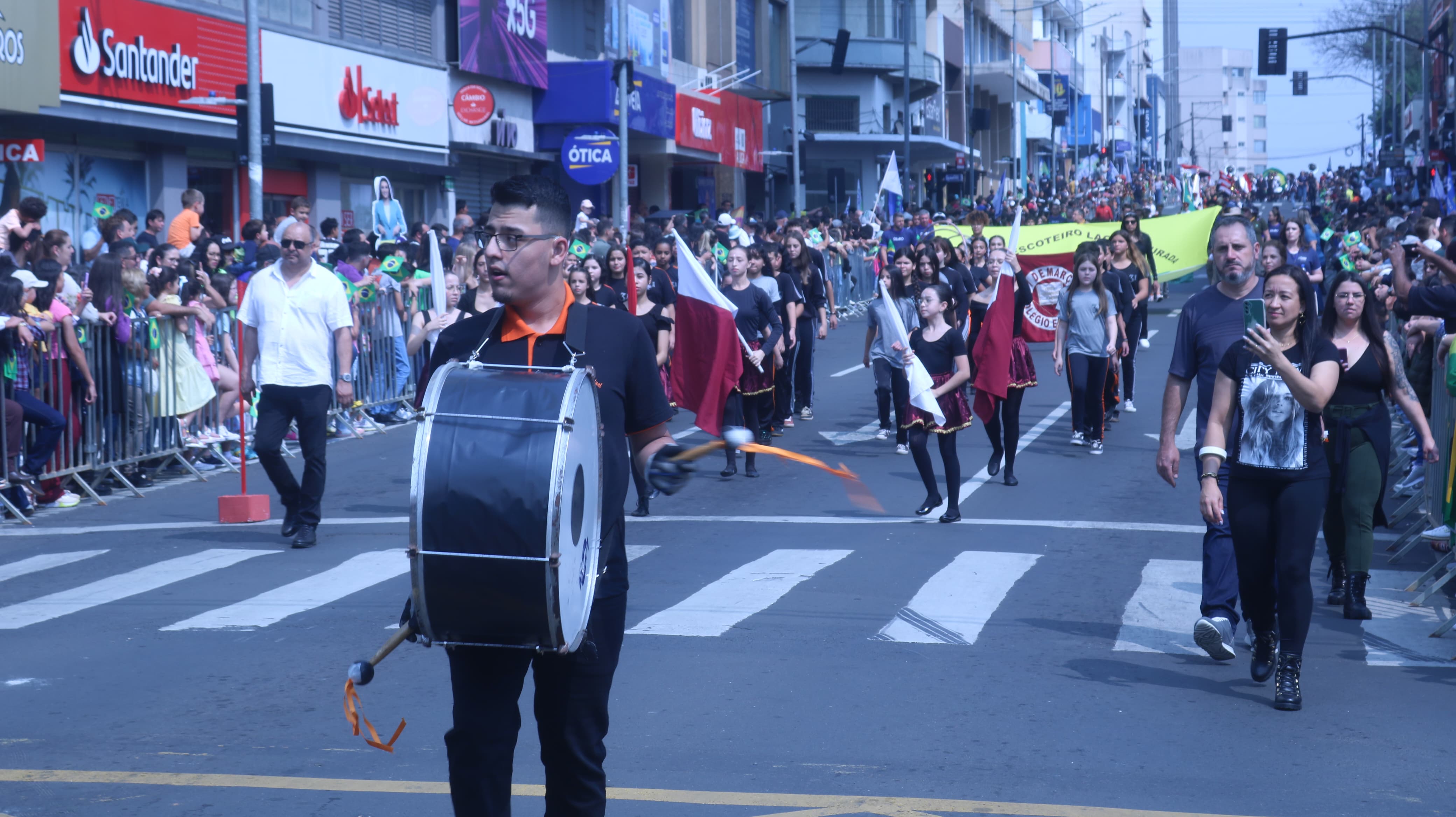 Desfile percorreu as principais ruas e avenidas de Ponta Grossa na manhã deste sábado (07)