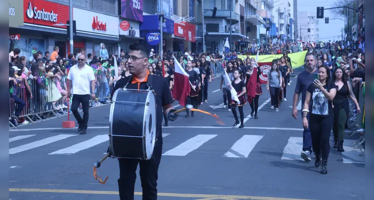 Desfile percorreu as principais ruas e avenidas de Ponta Grossa na manhã deste sábado (07)