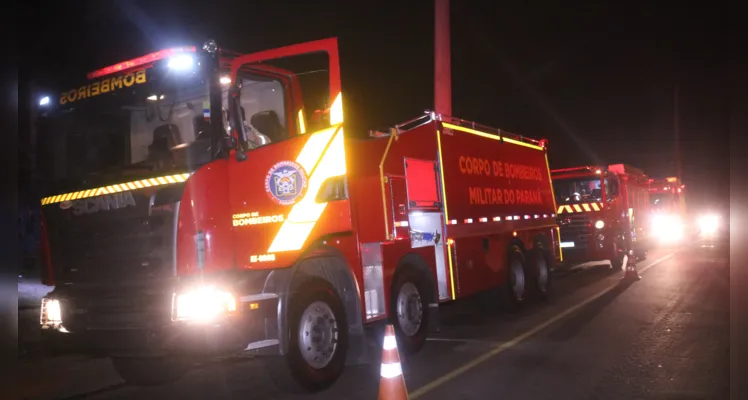 Incêndio foi registrado na madrugada desta quinta-feira (08)