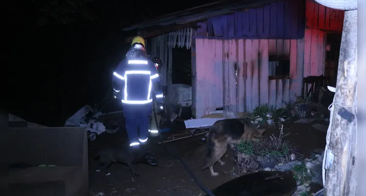 Corpo de Bombeiros é acionado para fogo em residência no Pimentel