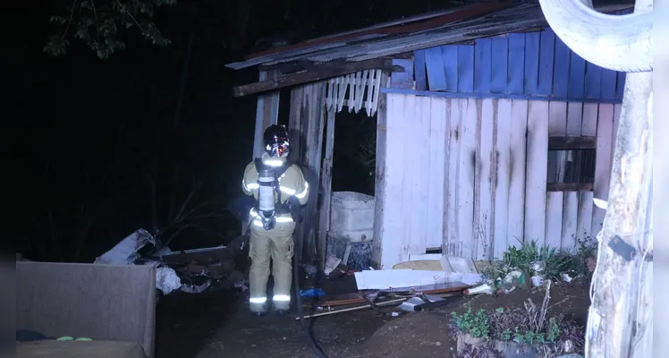 Corpo de Bombeiros é acionado para fogo em residência no Pimentel