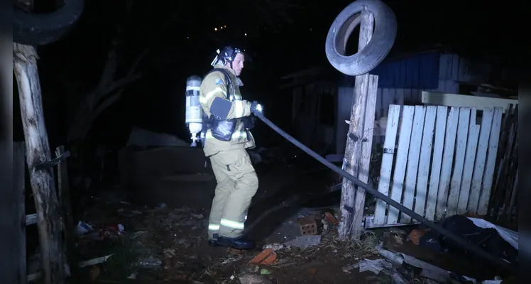 Corpo de Bombeiros é acionado para fogo em residência no Pimentel