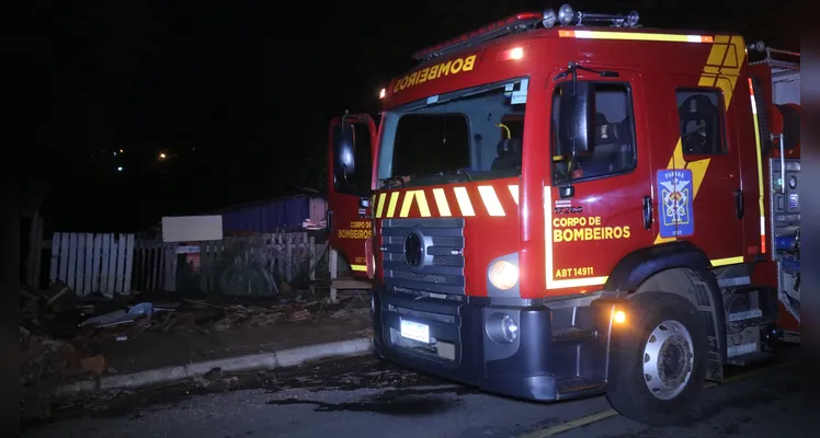 Corpo de Bombeiros é acionado para fogo em residência no Pimentel