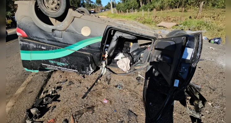 Carro fica destruído após acidente com caminhão no Guaragi; veja vídeo