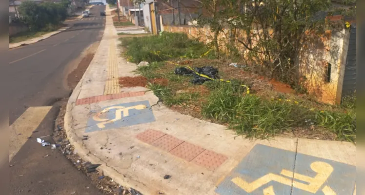 Plástico que cobriu corpo de motociclista segue 'esquecido' em Uvaranas