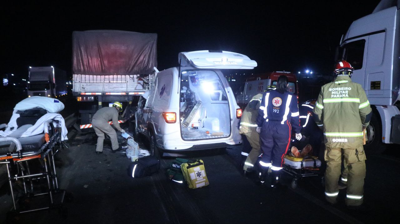 Colisão entre ambulância e caminhão deixa uma morte em rodovia de PG