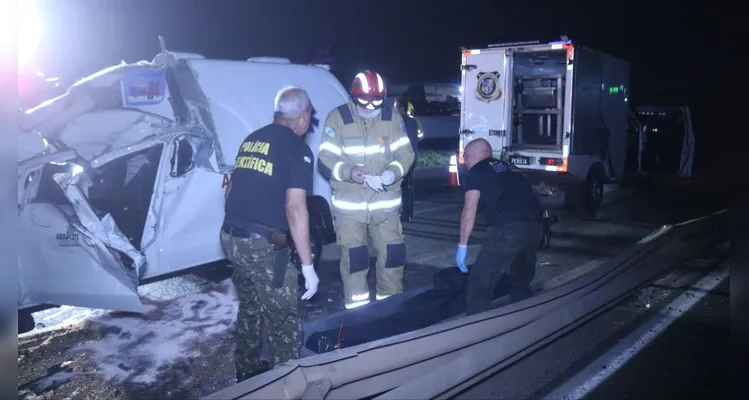 Colisão entre ambulância e caminhão deixa uma morte em rodovia de PG