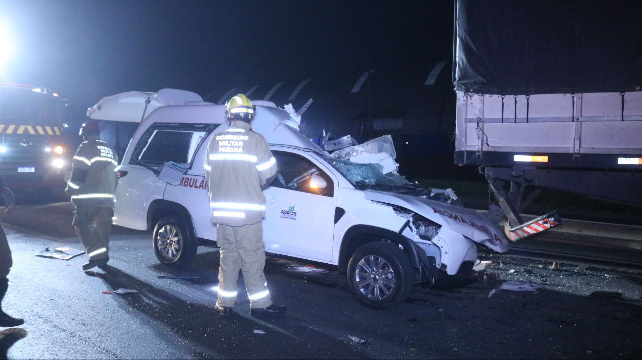 Colisão entre ambulância e caminhão deixa uma morte em rodovia de PG