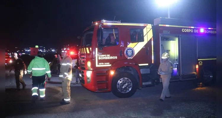 Colisão entre ambulância e caminhão deixa uma morte em rodovia de PG