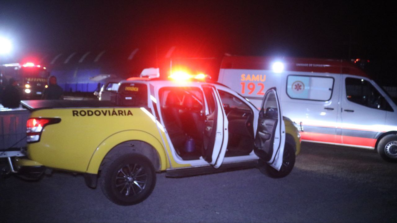 Colisão entre ambulância e caminhão deixa uma morte em rodovia de PG