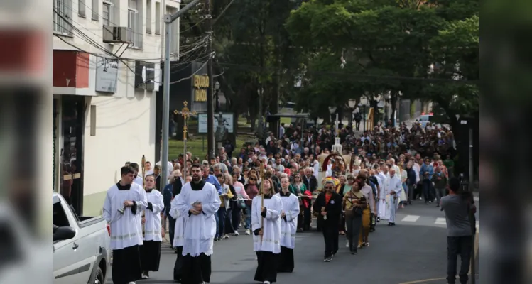 A imagem veio pelo centro da cidade, desde a Paróquia do Rosário