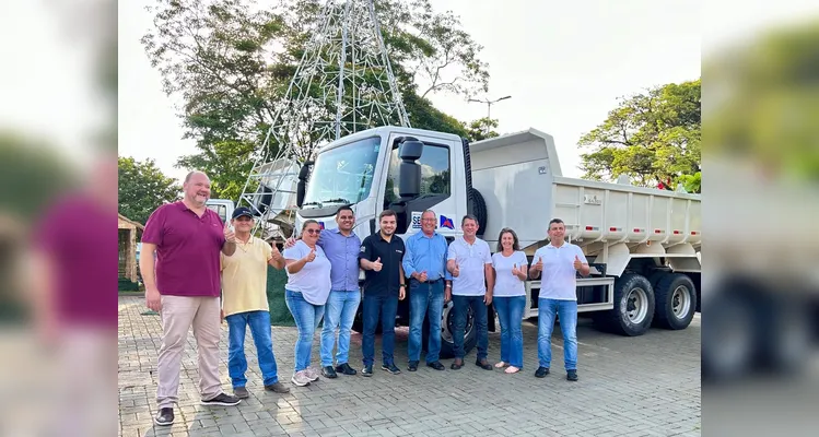 Atual prefeito e prefeito eleito estiveram presentes no evento.