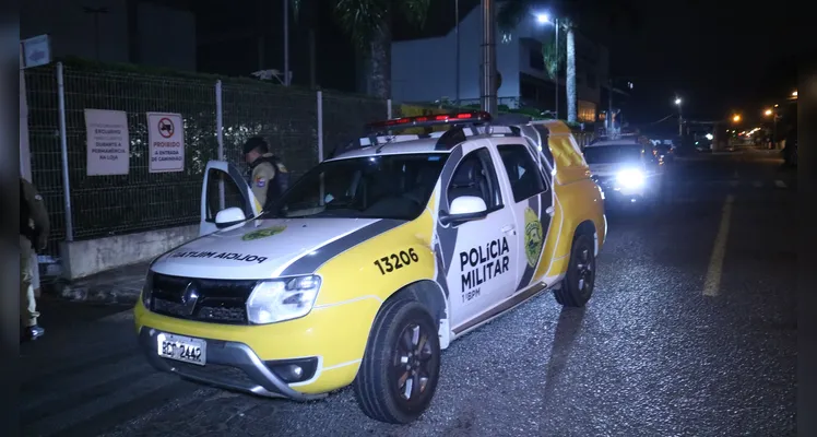 Suspeito rende vigilante para assaltar supermercado em Ponta Grossa