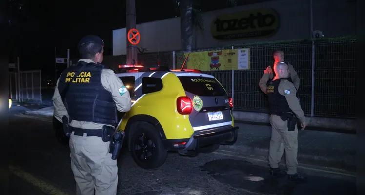 Suspeito rende vigilante para assaltar supermercado em Ponta Grossa