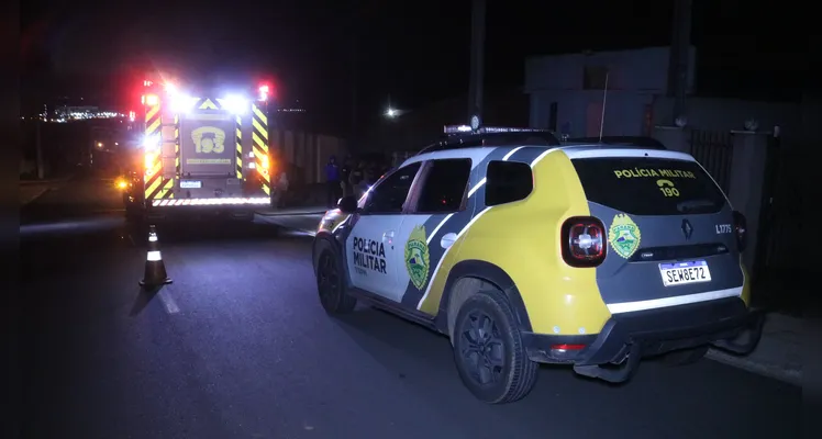 Fogo atinge carro na região da Boa Vista em Ponta Grossa