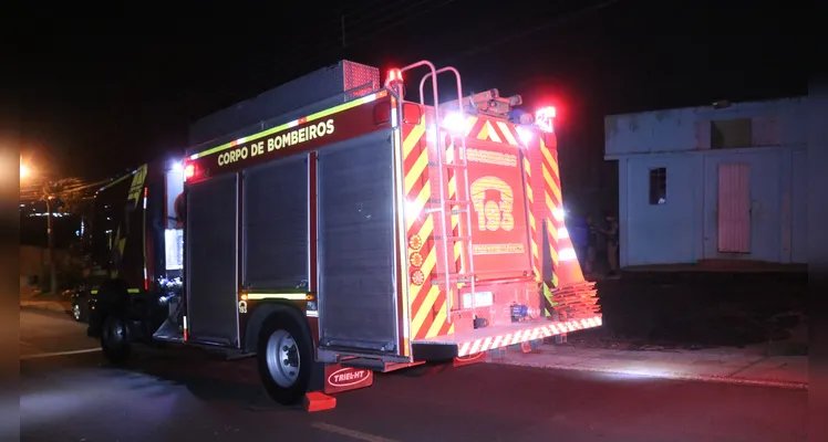 Fogo atinge carro na região da Boa Vista em Ponta Grossa